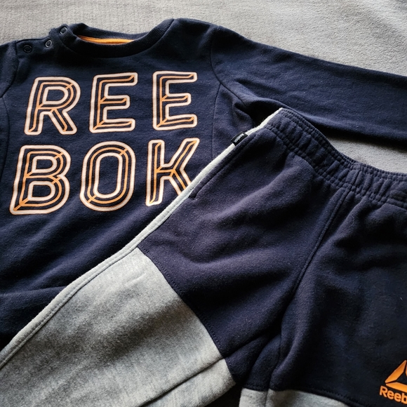 VGUC ✅️ Sweatsuit Set - Picture 2 of 6